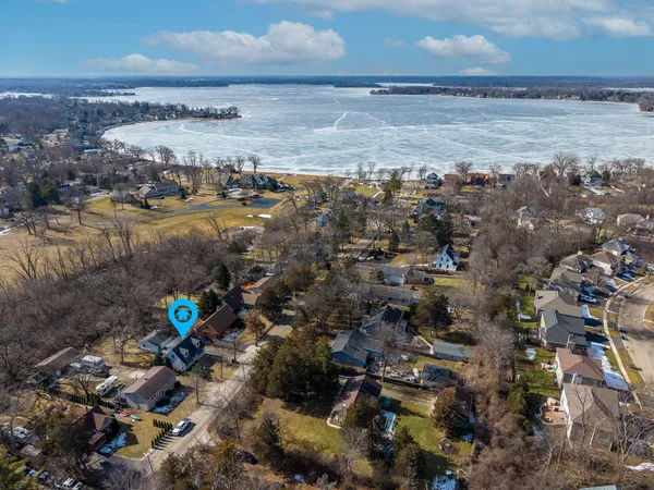 $369,000 | 25097 West Buena Avenue, Lake Villa, IL 60046