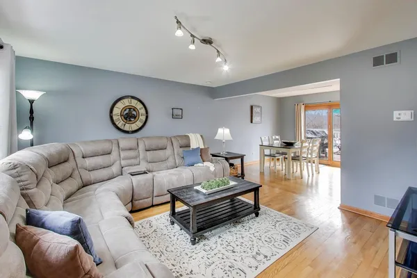 $369,000 | 25097 West Buena Avenue, Lake Villa, IL 60046