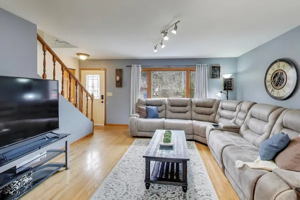 $369,000 | 25097 West Buena Avenue, Lake Villa, IL 60046