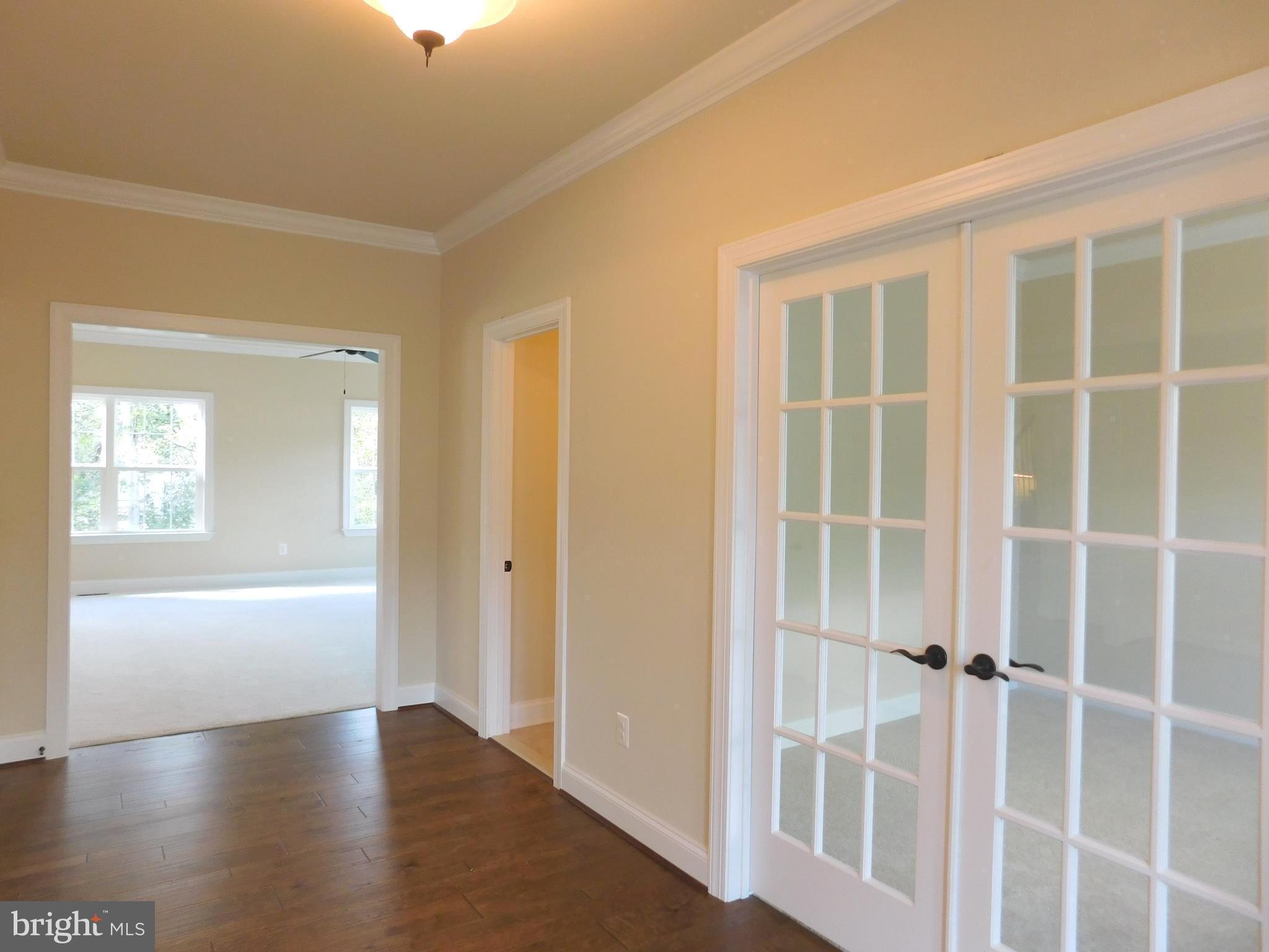 85 Simmons Ridge Road Prince Frederick, MD 20678 - Photo 2 of 64 Entry foyer