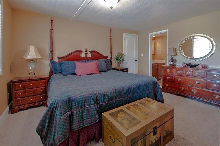 125 South Obenchain Road Eagle Point, OR 97524 - Photo 17 of 20 Guest house main bedroom