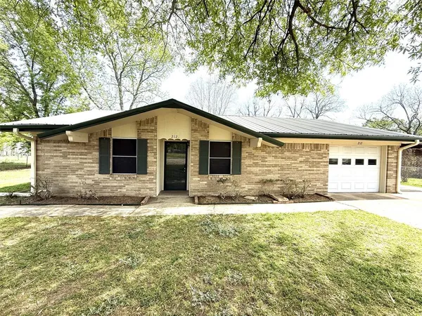 $162,000 | 212 College Street, Roxton, TX 75477