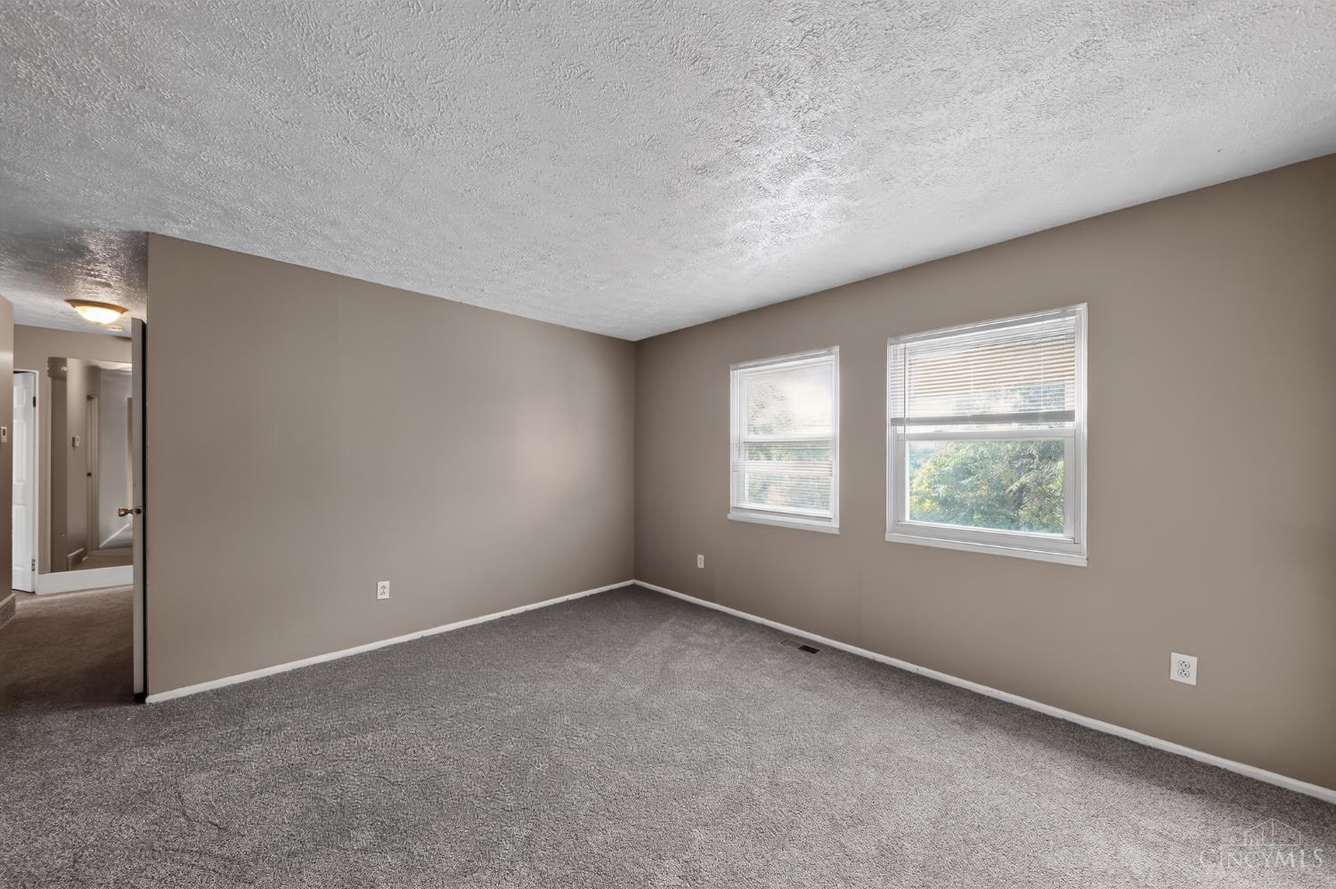 2743 Springdale Road Cincinnati, OH 45251 - Photo 10 of 30