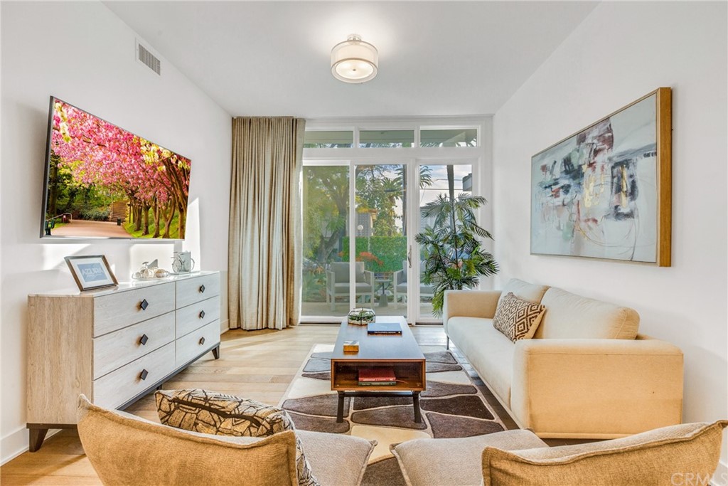 125 Hurlbut Street, Unit 101 Pasadena, CA 91105 - Photo 20 of 53 a living room with furniture and a flat screen tv