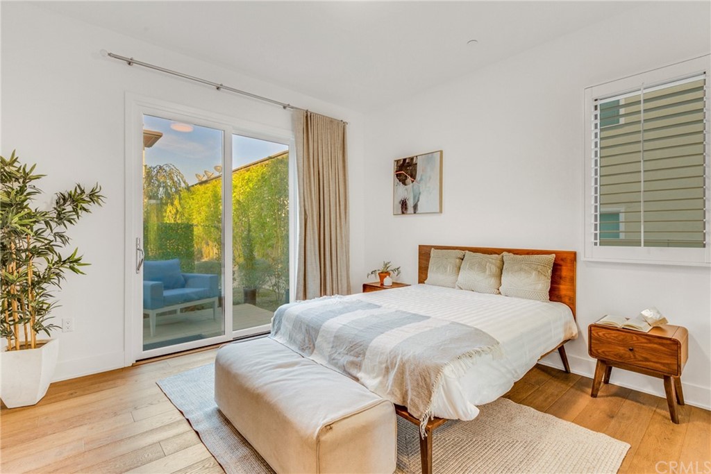 125 Hurlbut Street, Unit 101 Pasadena, CA 91105 - Photo 27 of 53 a bed sitting in a bedroom next to a window