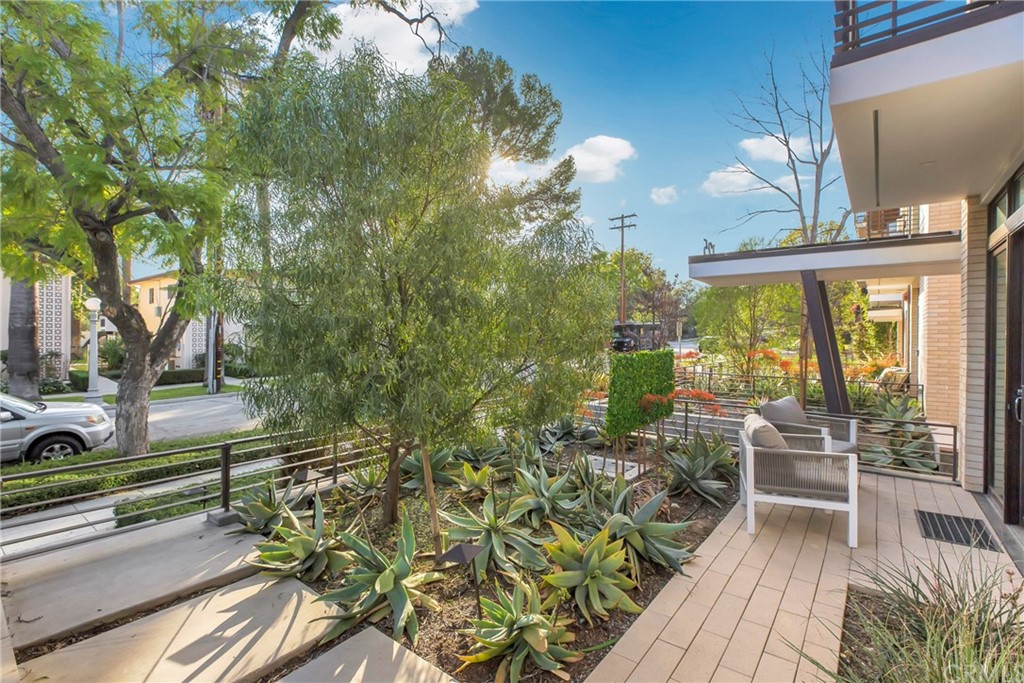 125 Hurlbut Street, Unit 101 Pasadena, CA 91105 - Photo 32 of 53 a view of a house with backyard and sitting area