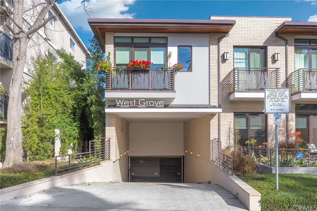 125 Hurlbut Street, Unit 101 Pasadena, CA 91105 - Photo 35 of 53 a view of house with outdoor space and porch