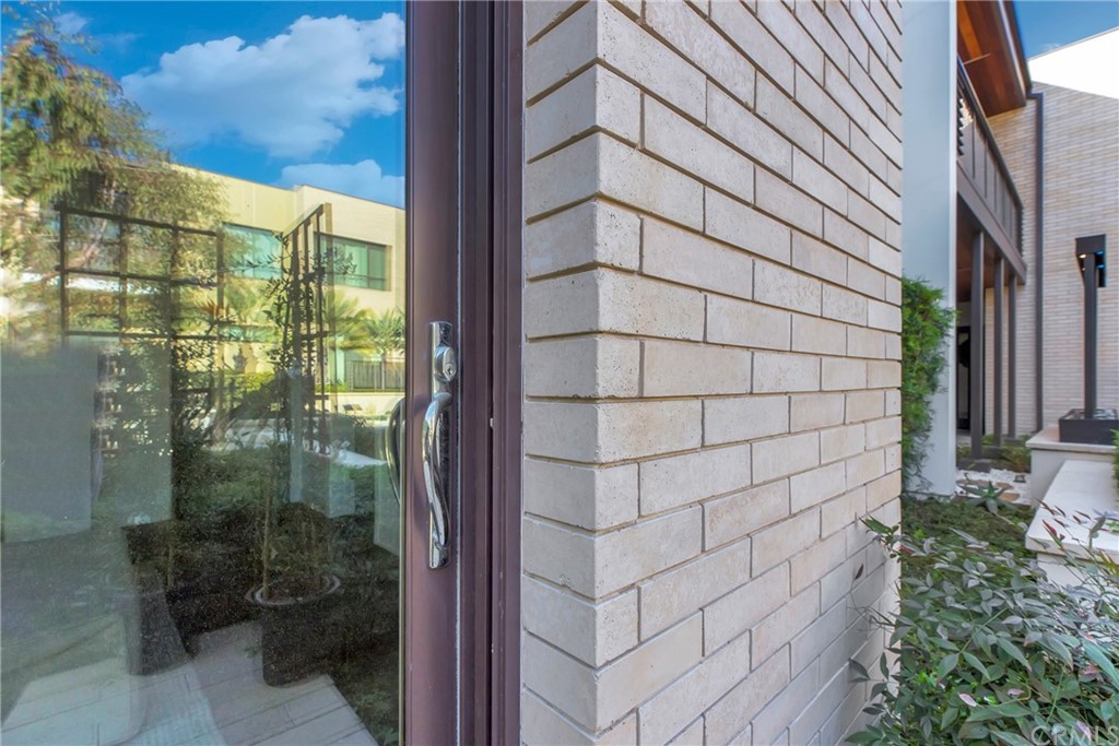 125 Hurlbut Street, Unit 101 Pasadena, CA 91105 - Photo 44 of 53 a bathroom with a shower
