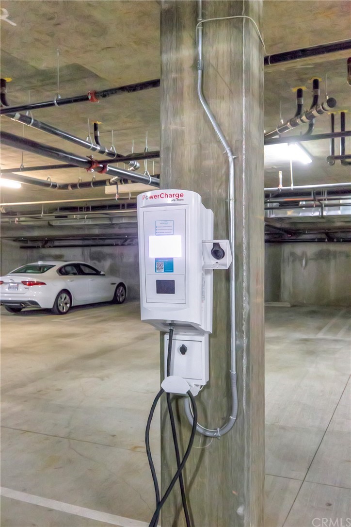 125 Hurlbut Street, Unit 101 Pasadena, CA 91105 - Photo 47 of 53 a utility room with washer and dryer