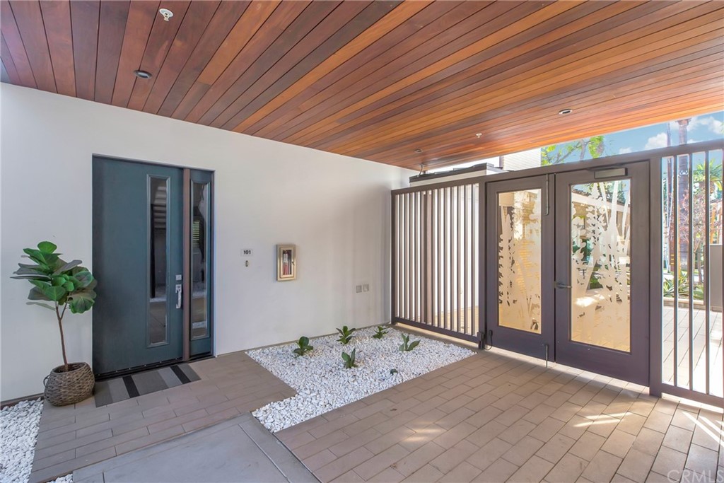 125 Hurlbut Street, Unit 101 Pasadena, CA 91105 - Photo 7 of 53 a view of a livingroom with potted plants