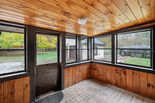 $375,000 | 383 Vinnicum Road, Swansea, MA 02777