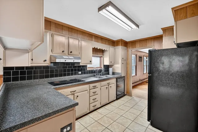 $375,000 | 383 Vinnicum Road, Swansea, MA 02777