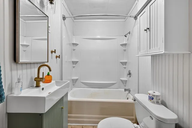 $375,000 | 383 Vinnicum Road, Swansea, MA 02777