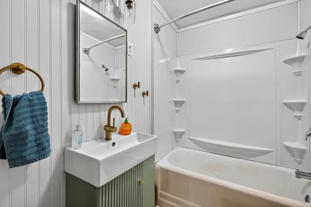 $375,000 | 383 Vinnicum Road, Swansea, MA 02777