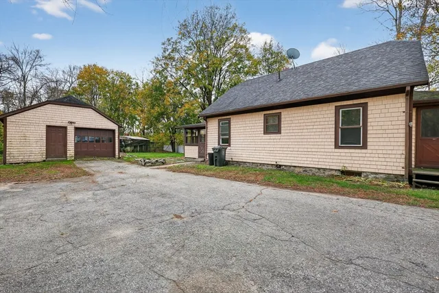 $375,000 | 383 Vinnicum Road, Swansea, MA 02777