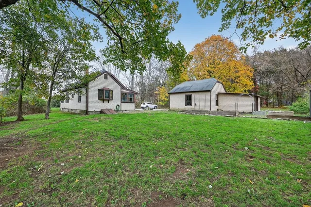 $375,000 | 383 Vinnicum Road, Swansea, MA 02777