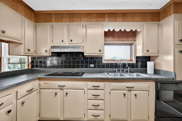 $375,000 | 383 Vinnicum Road, Swansea, MA 02777