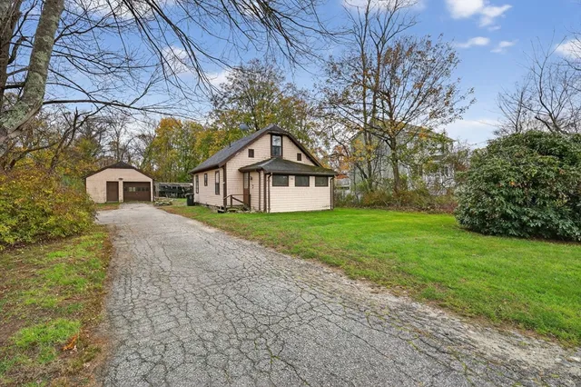 $375,000 | 383 Vinnicum Road, Swansea, MA 02777