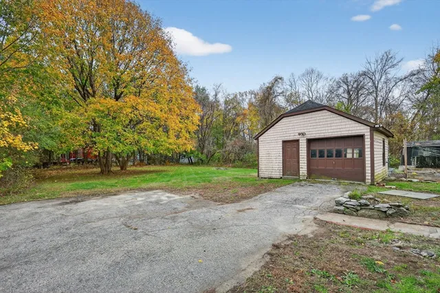 $375,000 | 383 Vinnicum Road, Swansea, MA 02777
