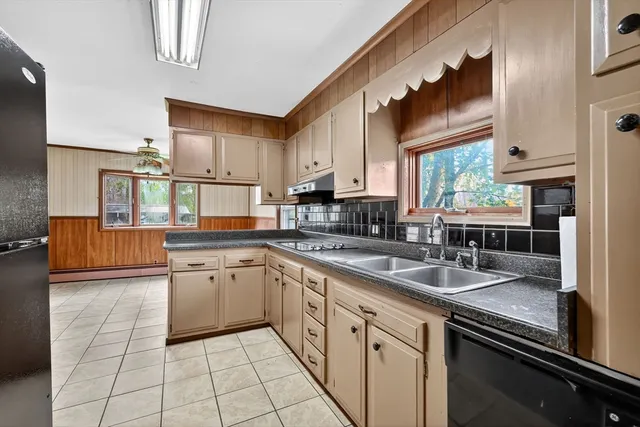 $375,000 | 383 Vinnicum Road, Swansea, MA 02777