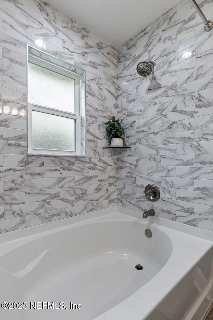 54174 Deerfield Country Club Road Callahan, FL 32011 - Photo 31 of 36 a bathroom with a tub