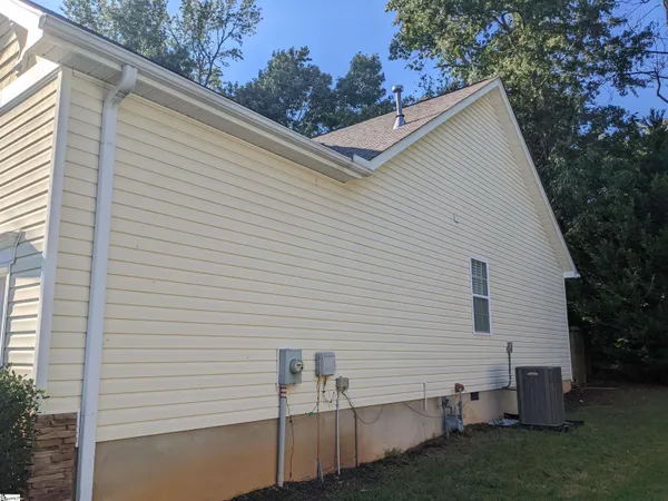 $2,300 | 10 Alex Court, Greenville, SC 29609