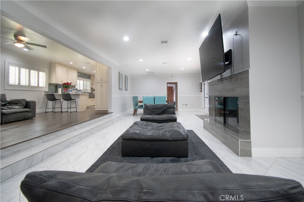 8346 Lexington Road Downey, CA 90241 - Photo 22 of 39 FAMILY LIVING
ROOM