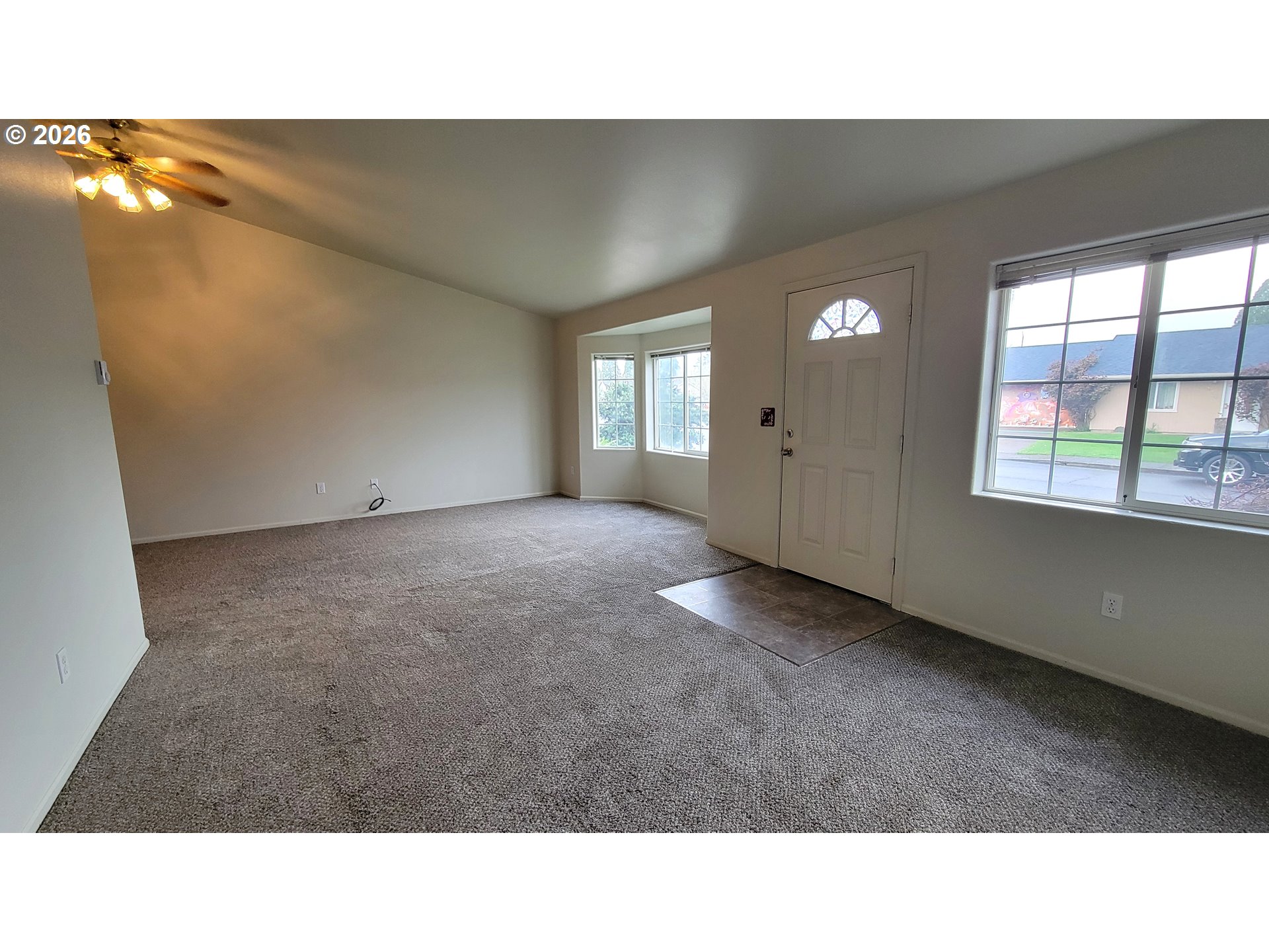 919 South 37th Place Springfield, OR 97478 - Photo 2 of 15 Living Room