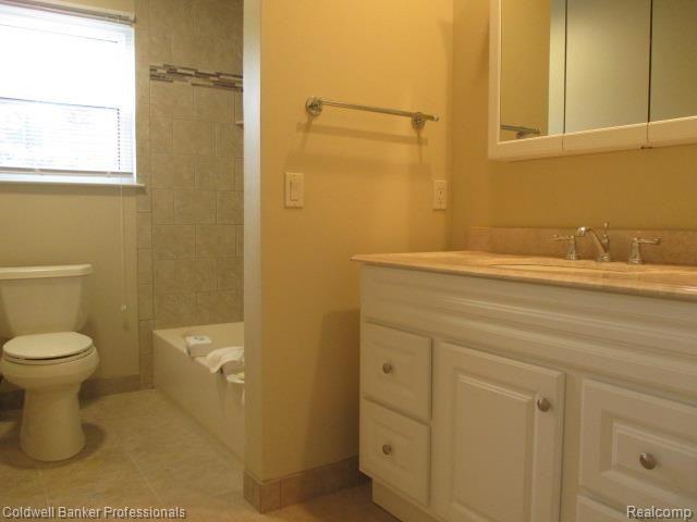 2870 Hickory Lawn Road Rochester Hills, MI 48307 - Photo 16 of 21
