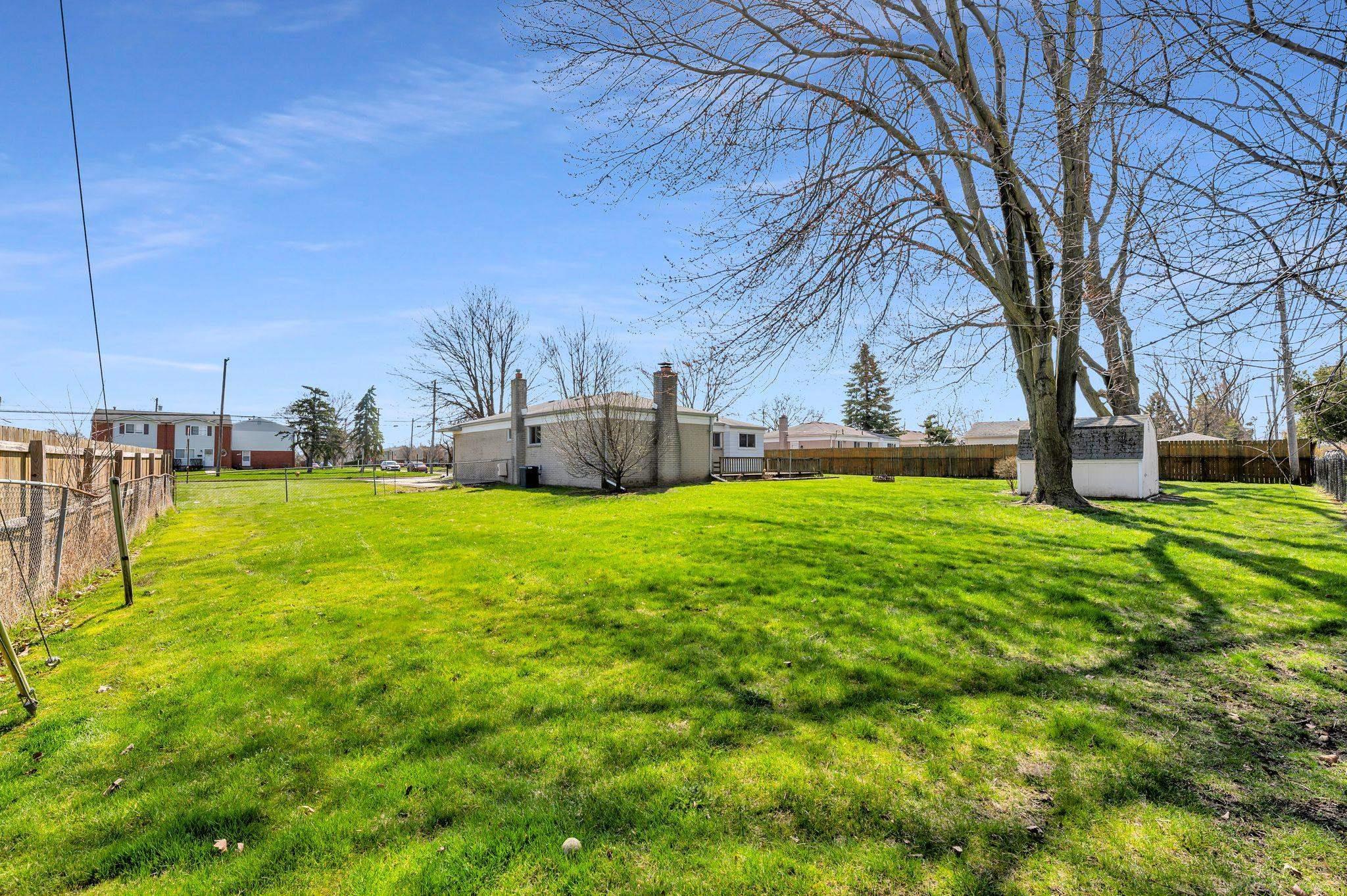 35581 Kelly Road Clinton Township, MI 48035 - Photo 25 of 27 50138357-3cb795a1-0407-44c6-989e-3c7ecb06dcc2.JPG