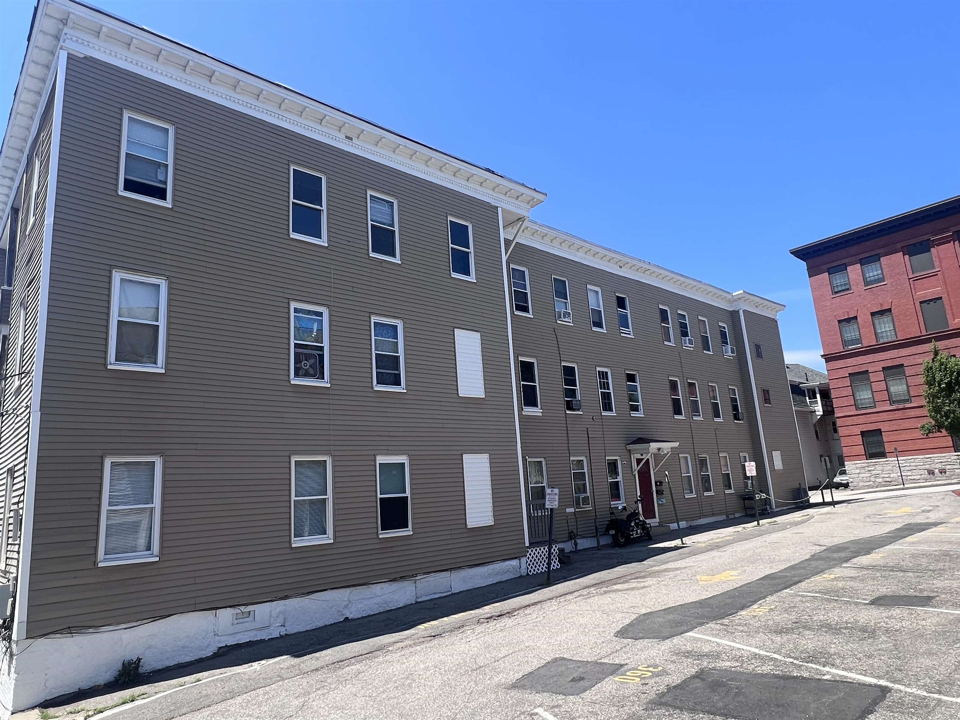 269 Cedar Street Manchester, NH 03103 - Photo 3 of 19
