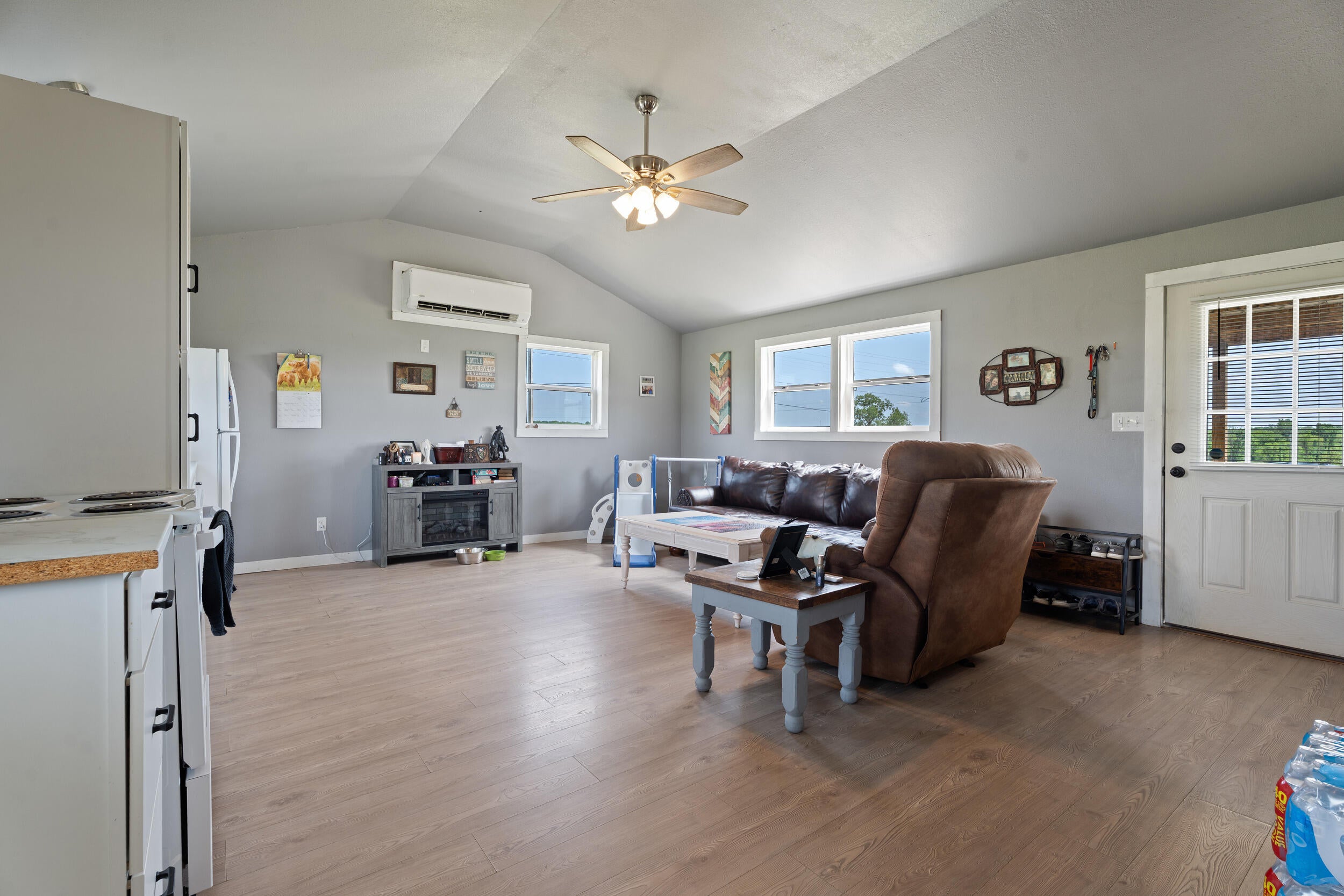 14935 East 380 Road Claremore, OK 74017 - Photo 8 of 20 Living room4
