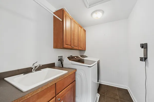 $579,000 | 299 Arbor Glen Boulevard, Schaumburg, IL 60195