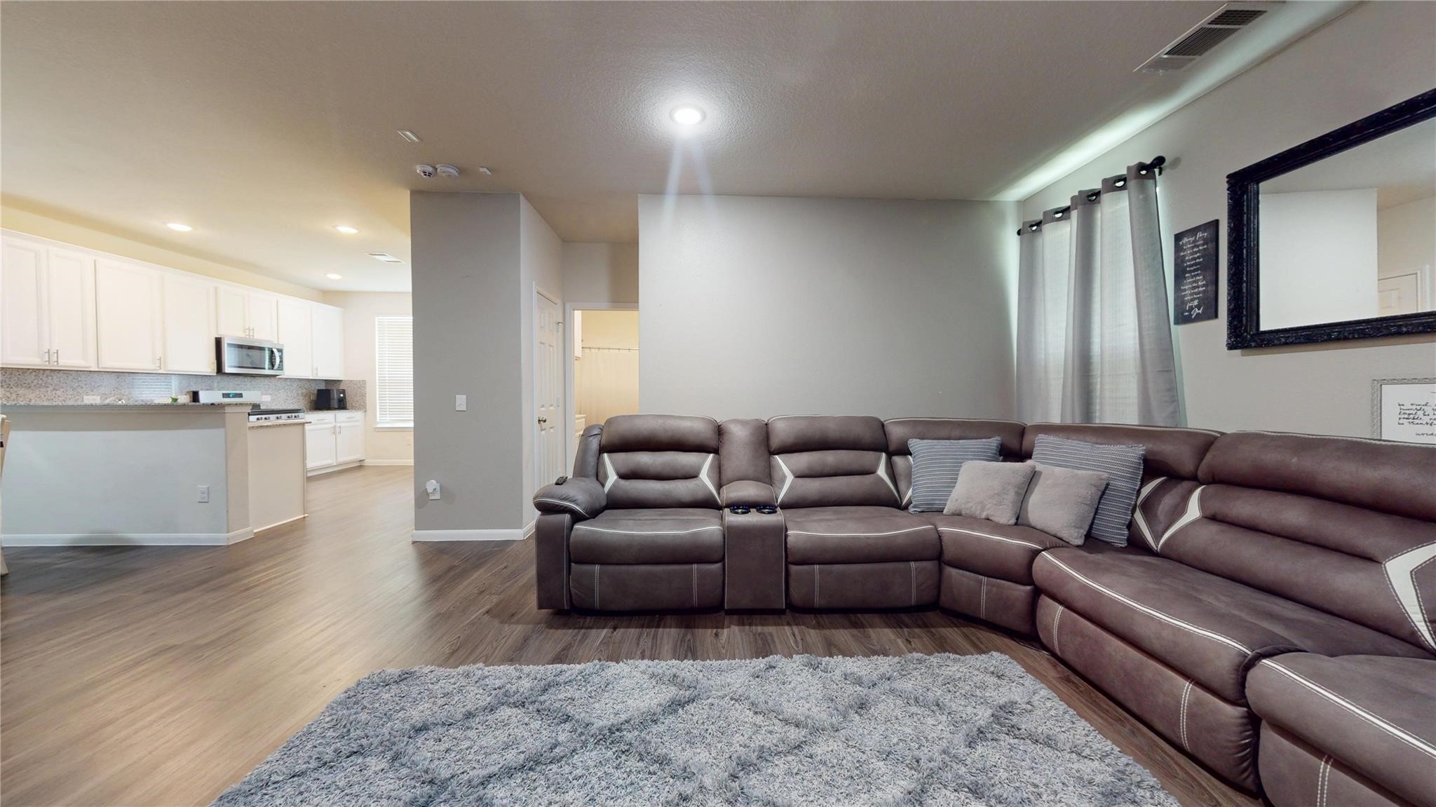 7047 Hobby Wind Ridge Drive Houston, TX 77075 - Photo 6 of 49 Gallery Image 6