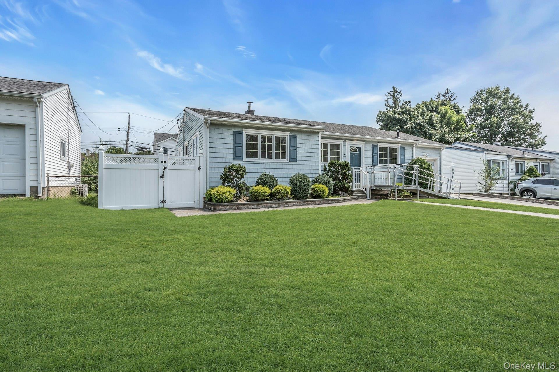 8 Gerhard Road Plainview, NY 11803 - Photo 3 of 32 Gallery Image 3