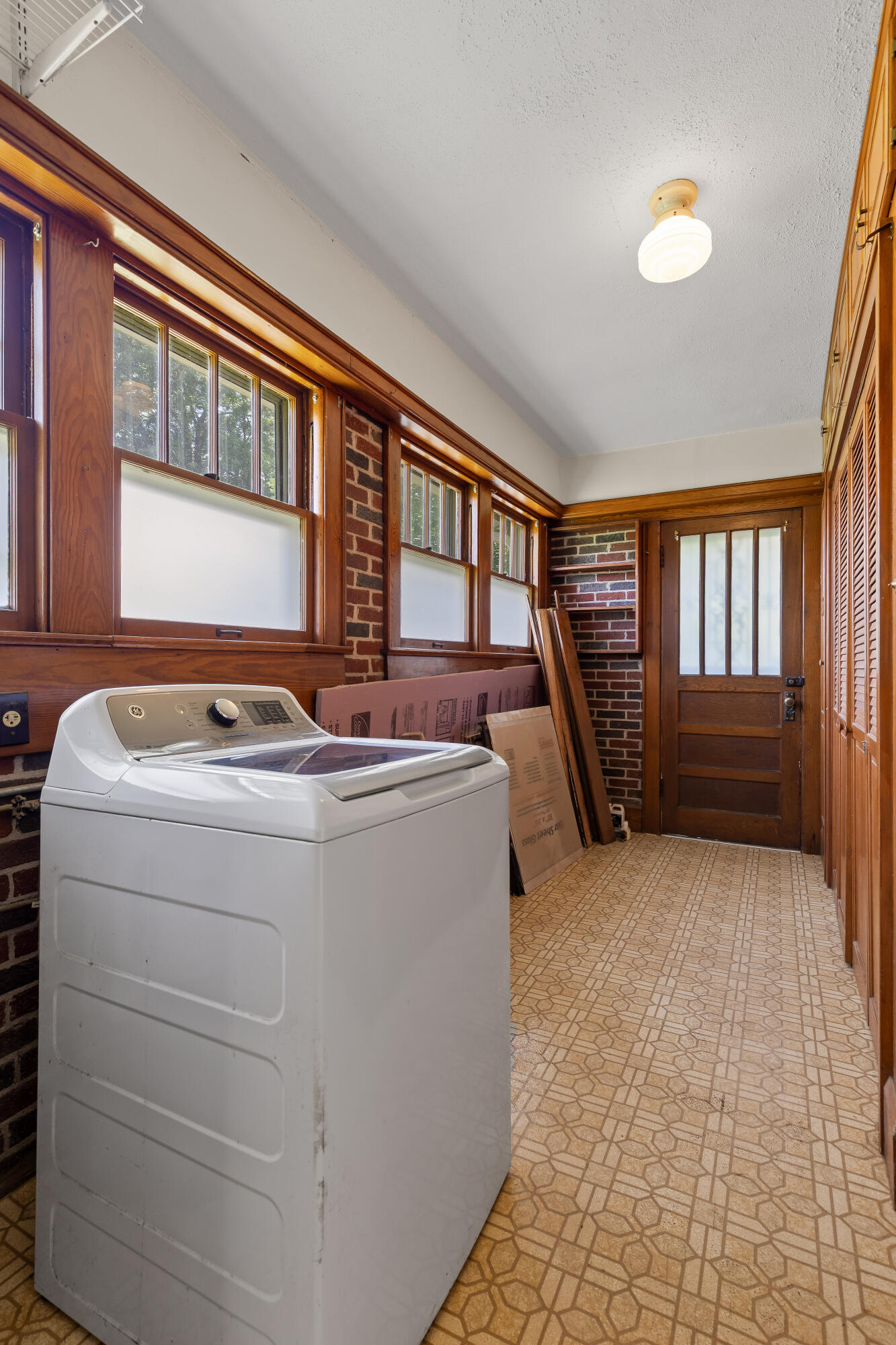 6801 Tyner Road Chattanooga, TN 37421 - Photo 24 of 40 Laundry Room