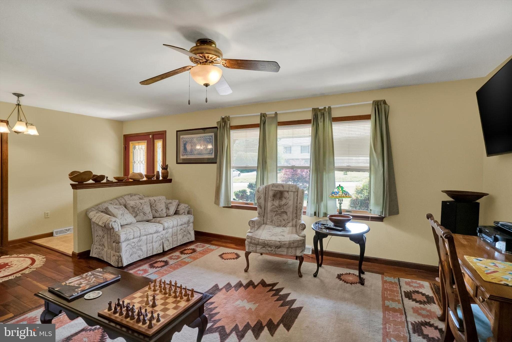 619 Calco Avenue Sinking Spring, PA 19608 - Photo 5 of 22 Living Room