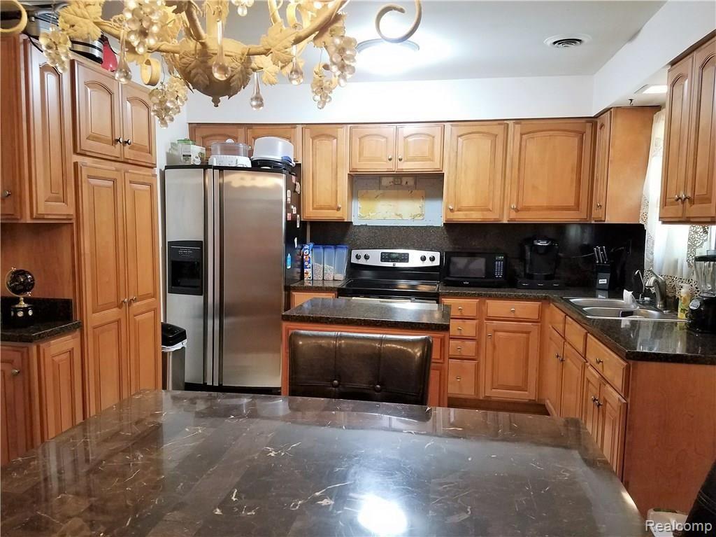 17985 Savage Road Belleville, MI 48111 - Photo 5 of 21