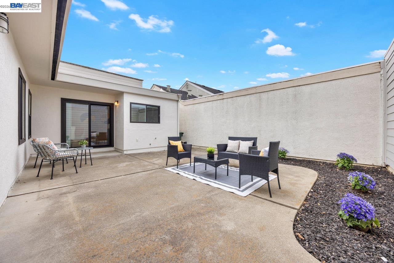 4034 Rennellwood Way Pleasanton, CA 94566 - Photo 13 of 42 a living room with furniture and a potted plant