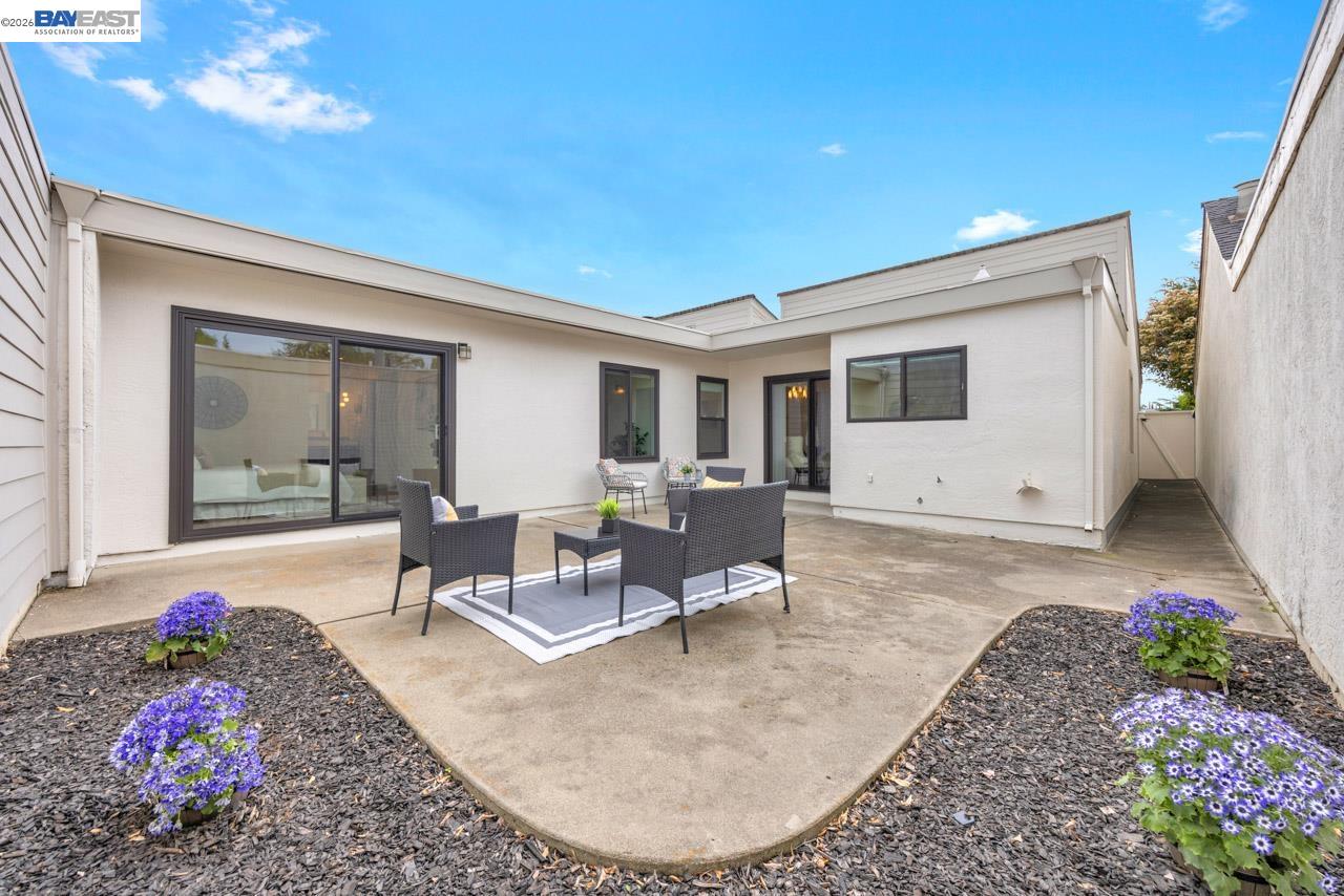 4034 Rennellwood Way Pleasanton, CA 94566 - Photo 14 of 42 a living room with furniture and flowers