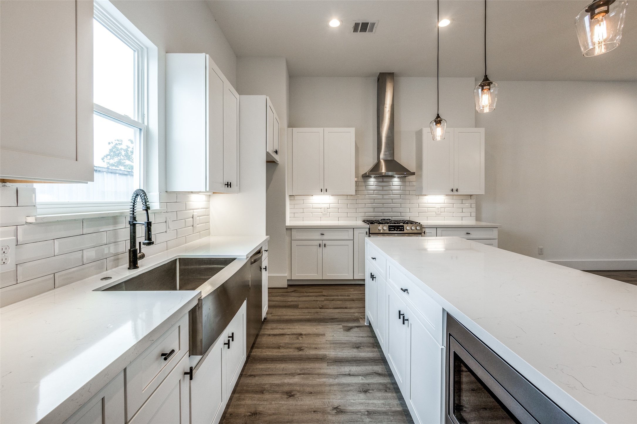 948 Fisher Street, Unit B Houston, TX 77018 - Photo 7 of 25 a kitchen with stainless steel appliances granite countertop a sink stove and cabinets