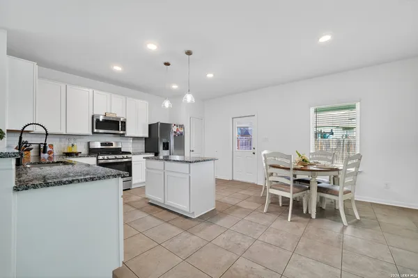 $379,000 | 241 Antelope Valley, San Antonio, TX 78253