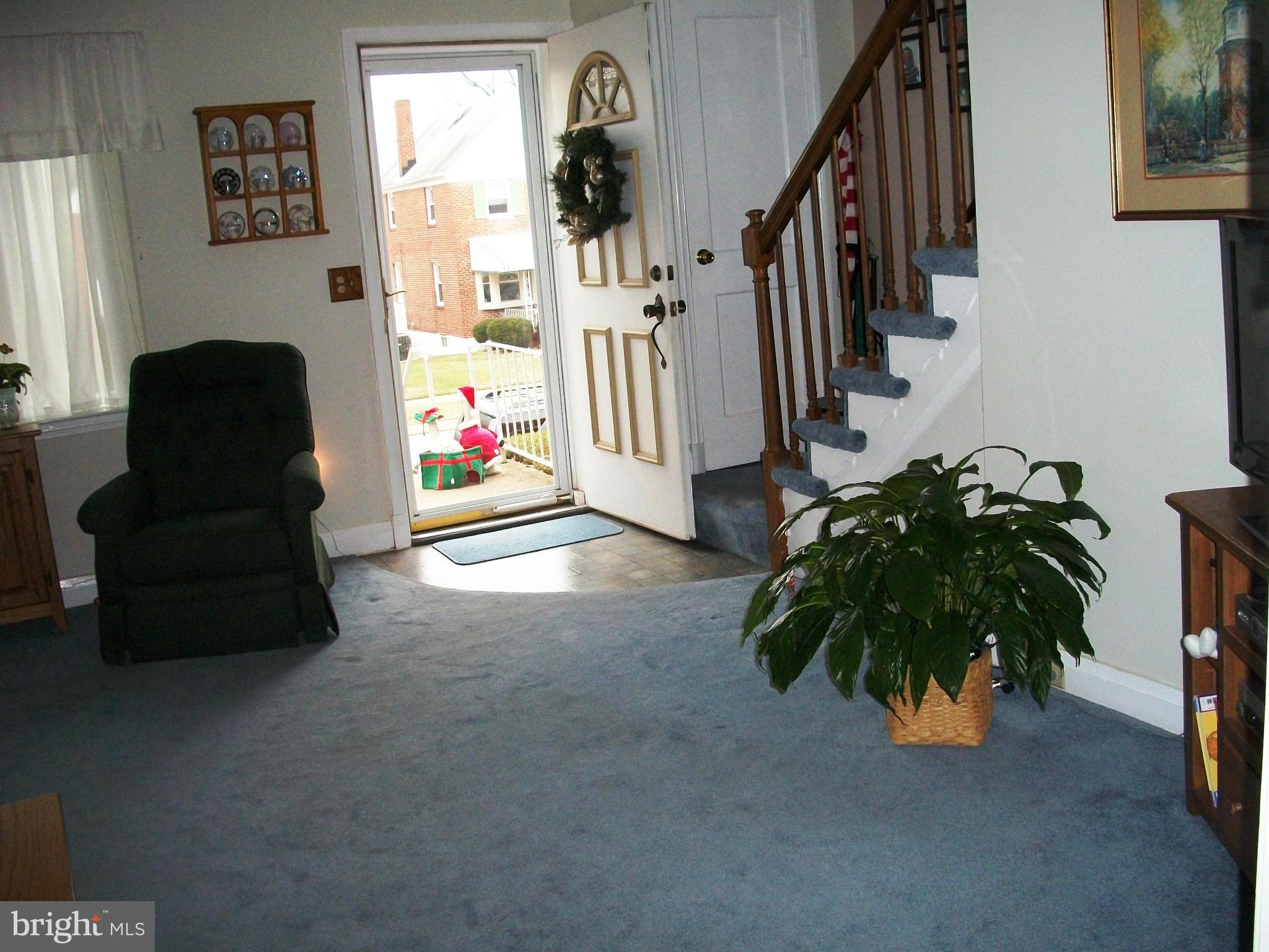 8662 Black Oak Road Baltimore, MD 21234 - Photo 4 of 30 a view of an entryway with livingroom