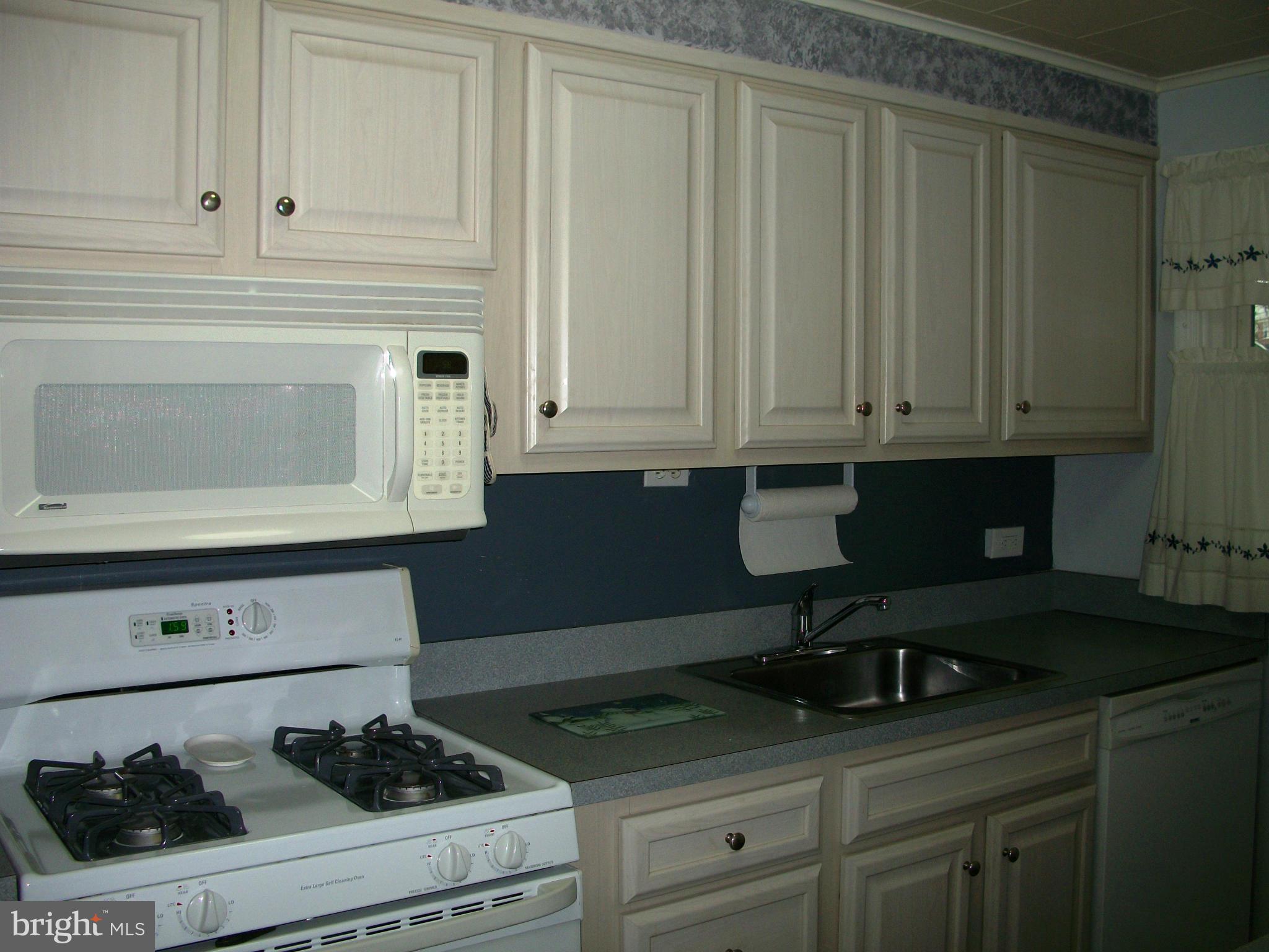 8662 Black Oak Road Baltimore, MD 21234 - Photo 9 of 30 a kitchen with a stove and cabinets