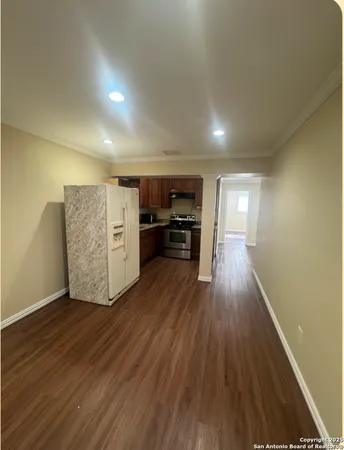 $1,100 | 219 West Silver Sands Drive, Unit 1, San Antonio, TX 78216