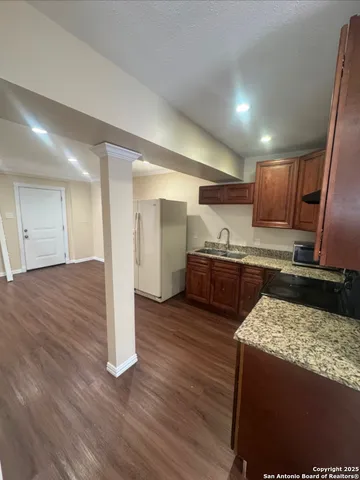 $1,150 | 219 West Silver Sands Drive, Unit 1, San Antonio, TX 78216