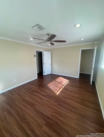 $1,150 | 219 West Silver Sands Drive, Unit 1, San Antonio, TX 78216