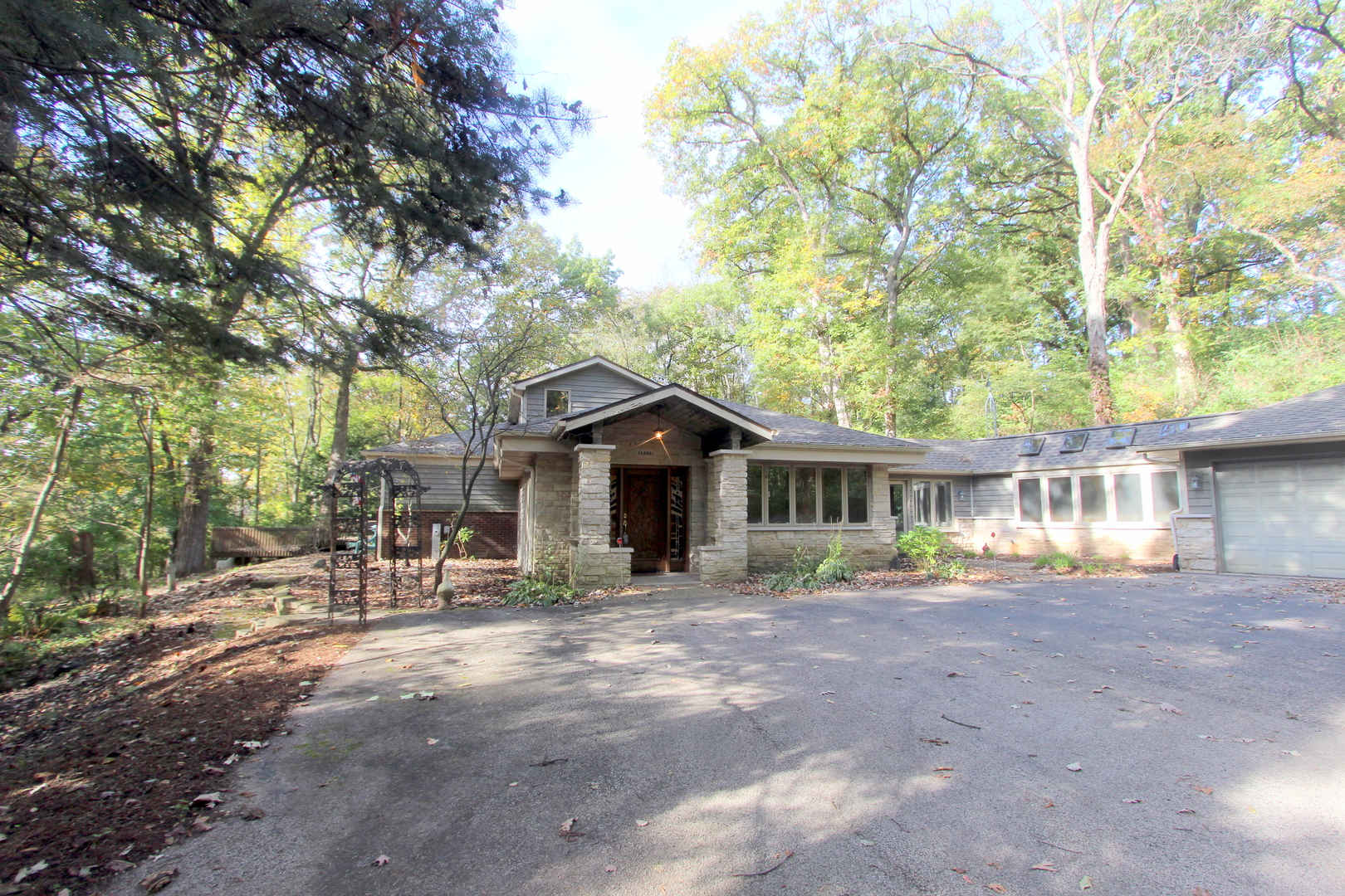 8411 E Crystal Springs Road Woodstock, IL 60098 - Photo 2 of 37