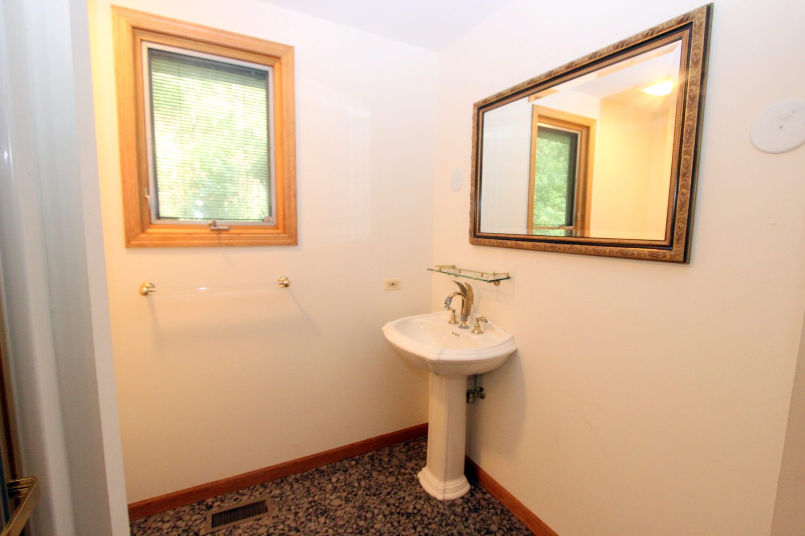 8411 E Crystal Springs Road Woodstock, IL 60098 - Photo 7 of 37