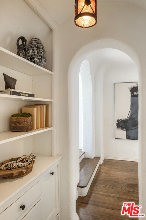 8420 Cresthill Road Los Angeles, CA 90069 - Photo 15 of 30